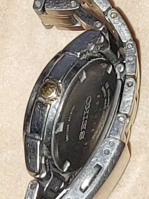A VINTAGE SEIKO LADYS SAFFIRE CRYSTAL DATE  TITANIUM