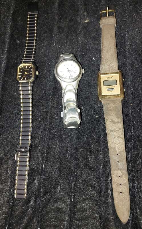 A COLLECTION OF FASHION QUARTZ WOMANS WATCHES