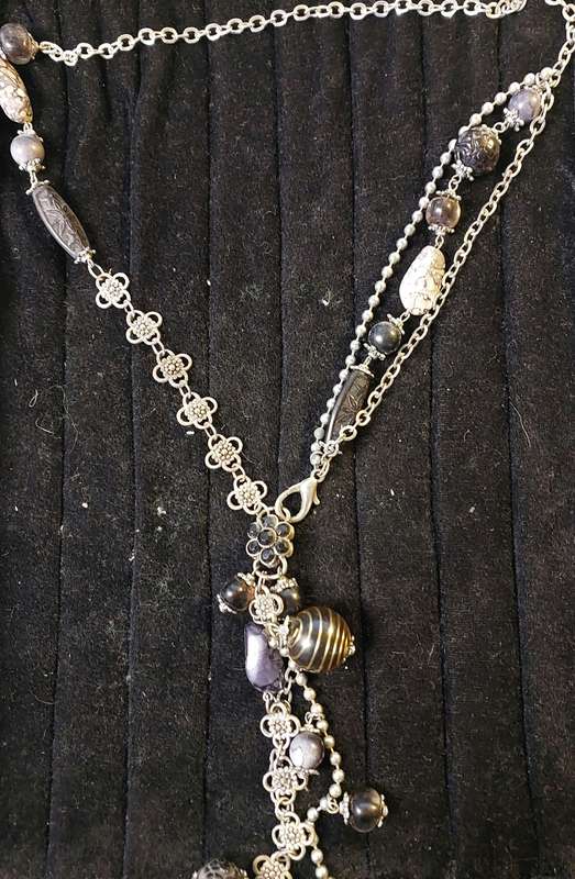 A VINTAGE JOB LOT QUALITY COSTUME NECKLACES
