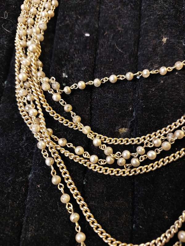 A VINTAGE JOB LOT QUALITY COSTUME NECKLACES