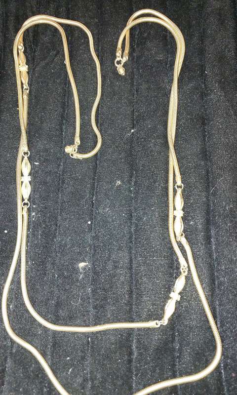 A VINTAGE JOB LOT QUALITY COSTUME NECKLACES