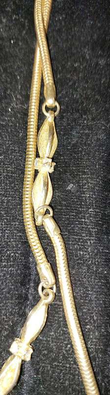 A VINTAGE JOB LOT QUALITY COSTUME NECKLACES