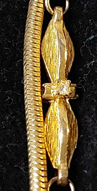 A VINTAGE JOB LOT QUALITY COSTUME NECKLACES