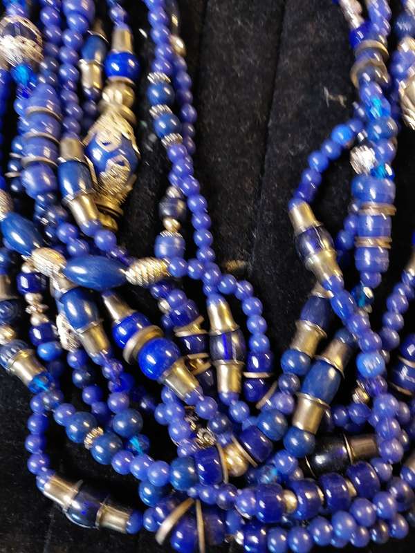 A VINTAGE JOB LOT QUALITY COSTUME NECKLACES