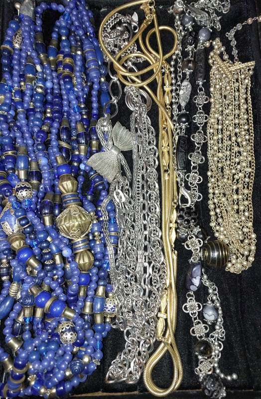 A VINTAGE JOB LOT QUALITY COSTUME NECKLACES
