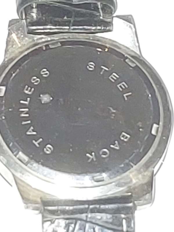 A VOYAGER STAINLESS STEEL WITH LEATHER BAND WRIST WATCH