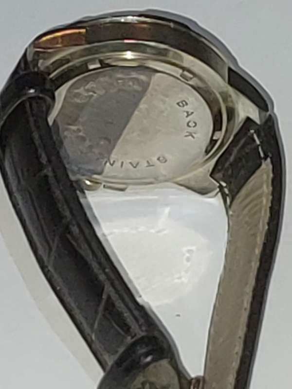 A VOYAGER STAINLESS STEEL WITH LEATHER BAND WRIST WATCH