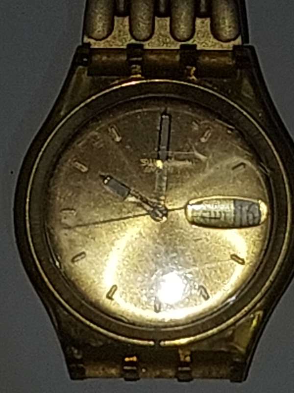 A VINTAGE SWATCH DATE GOLDPLATED 9003