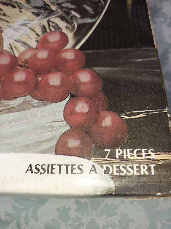 A VISCOUNT 7-PIECE GLASS DESERT SET