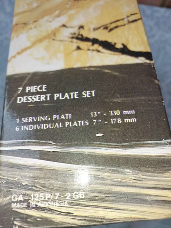 A VISCOUNT 7-PIECE GLASS DESERT SET