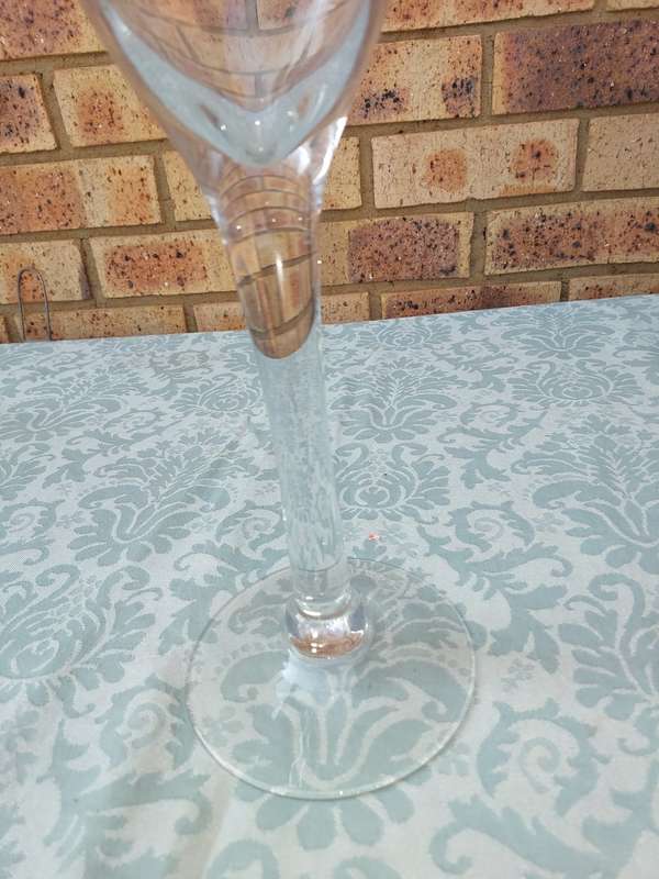 A LARGE ICE CREAM/COCKTAIL GOBLET SOLD AS IS