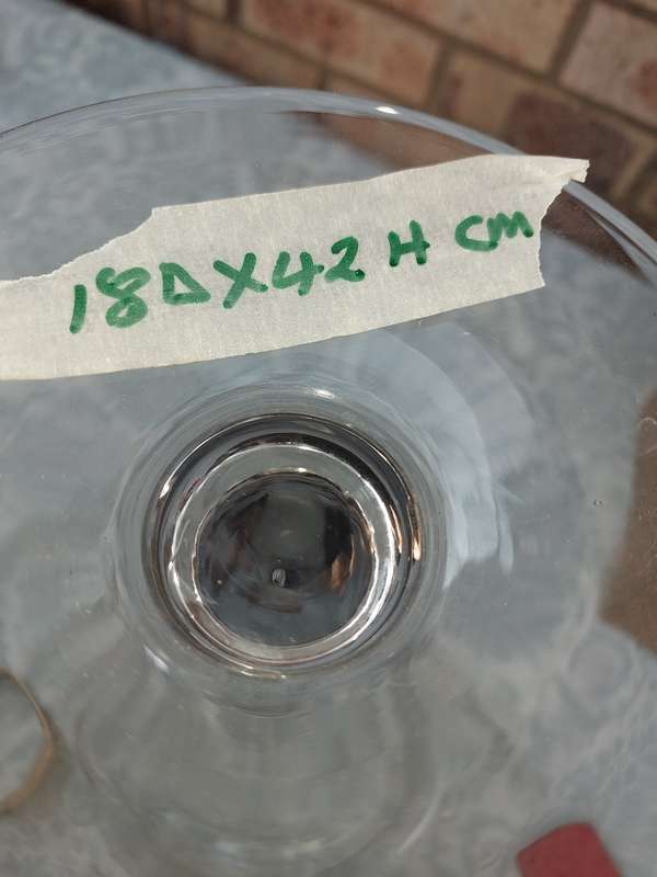 A LARGE ICE CREAM/COCKTAIL GOBLET SOLD AS IS