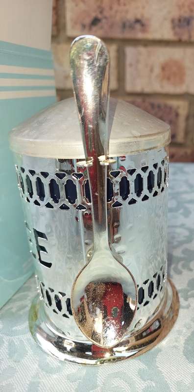 A COLLECTION OF KITCHENALIA AND NOVELTY UTENSILS SOLD AS IS