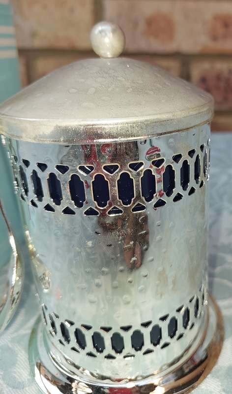 A COLLECTION OF KITCHENALIA AND NOVELTY UTENSILS SOLD AS IS