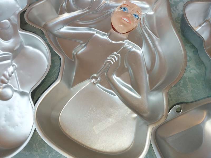 A COLLECTION JOB LOT BAKING TRAYS