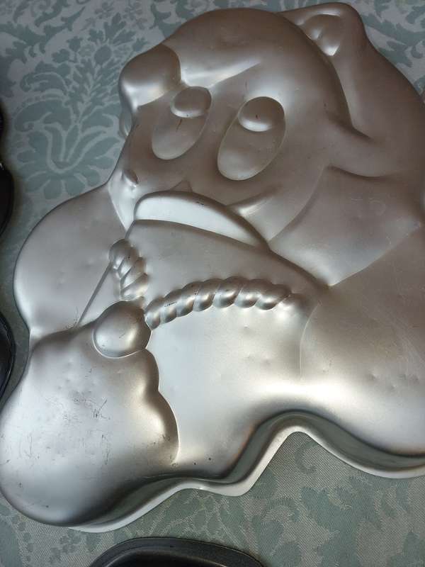 A COLLECTION JOB LOT BAKING TRAYS