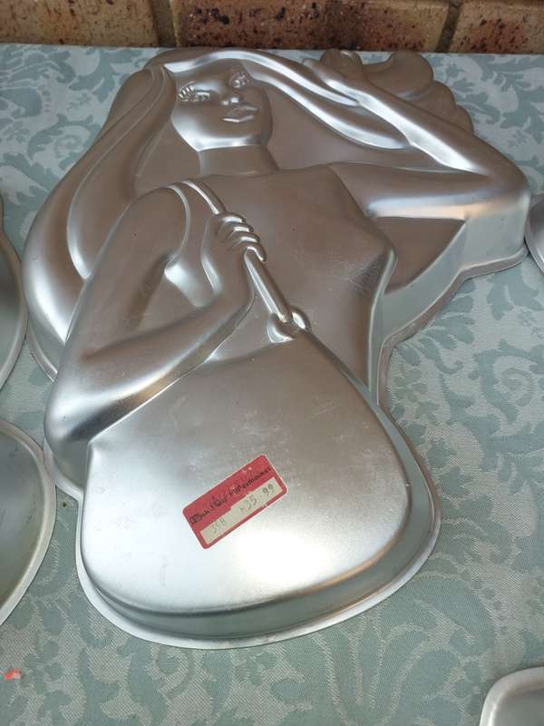 A COLLECTION JOB LOT BAKING TRAYS