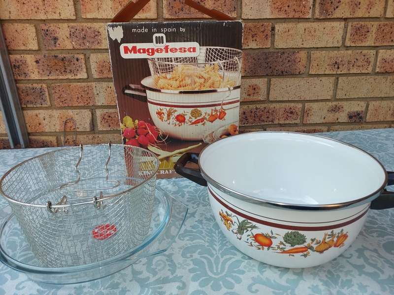 A COMPLETE SET MAGAFESA FRYER SOLD AS IS