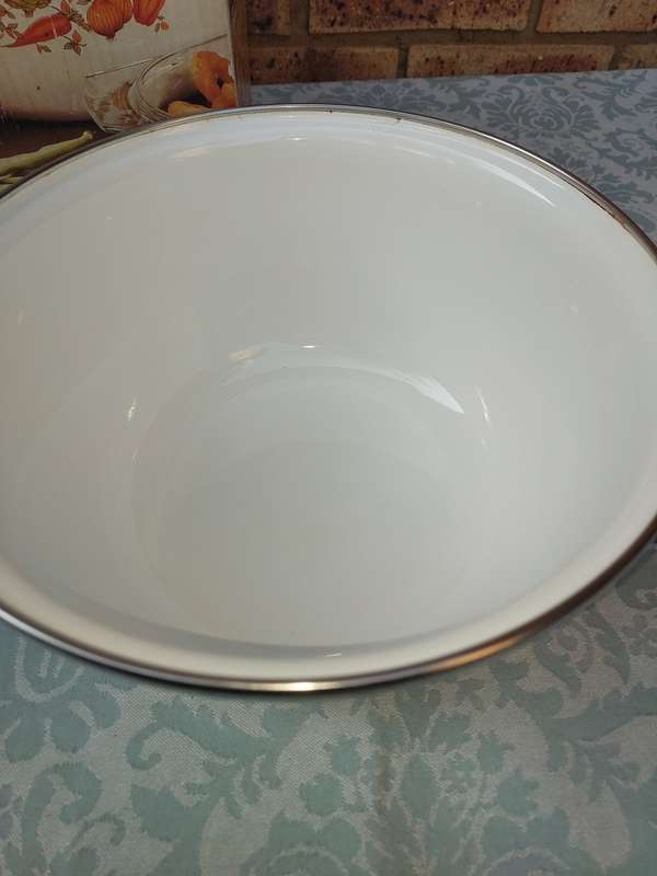 A COMPLETE SET MAGAFESA FRYER SOLD AS IS