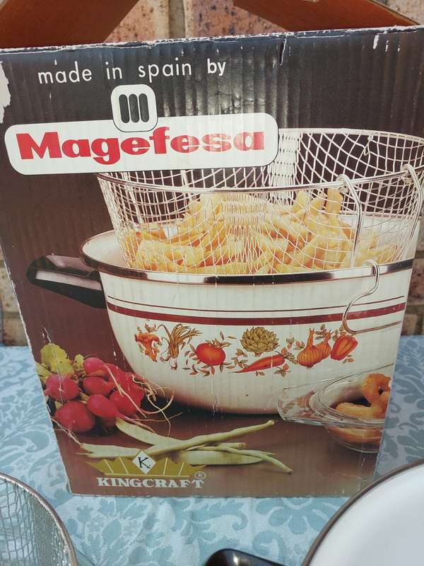 A COMPLETE SET MAGAFESA FRYER SOLD AS IS