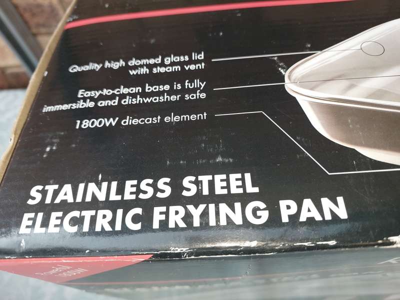 A RUSSEL HOBBS STAINLESS STEEL FRYING PAN WORKING