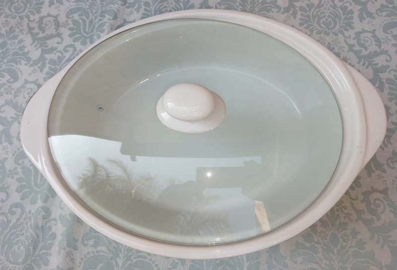 AN ART DECOR PORCELAIN WITH STAINLESS STEEL STAND AND GLASS LID BAINMERY