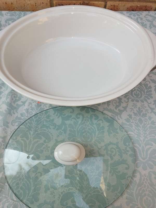 AN ART DECOR PORCELAIN WITH STAINLESS STEEL STAND AND GLASS LID BAINMERY