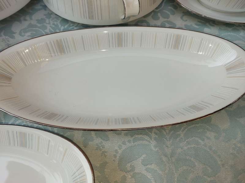 A VINTAGE NORATAKI 8 PIECE JAPAN 6531 DINNER SERVING SET