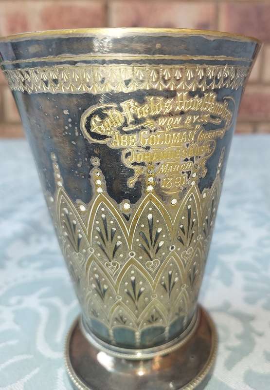 AN ANTIQUE HORSE RACING TROPHY CUP ENGRAVED GOLDFIELDS AND HOTEL HANDICAP