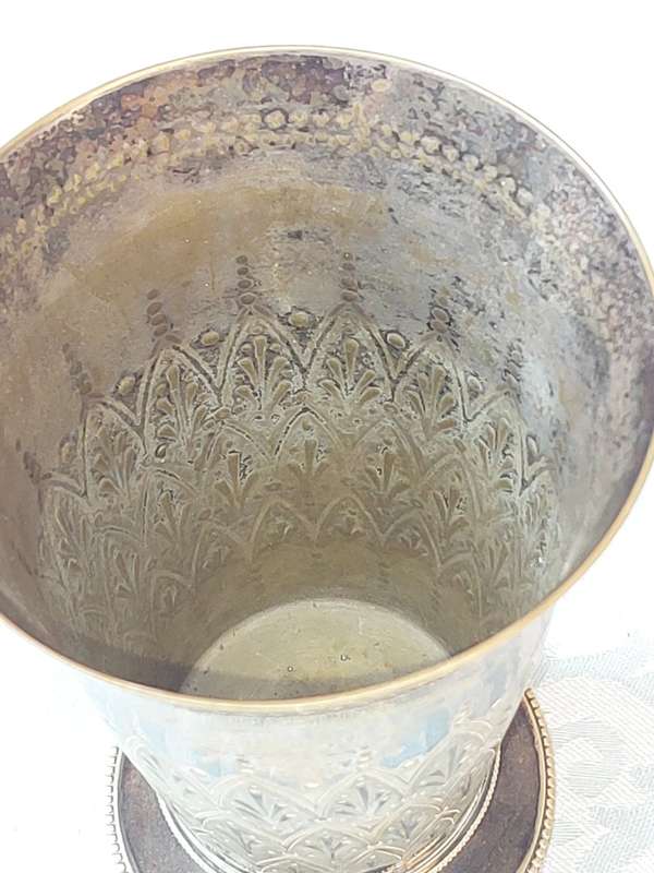 AN ANTIQUE HORSE RACING TROPHY CUP ENGRAVED GOLDFIELDS AND HOTEL HANDICAP