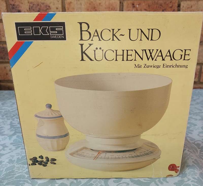 A BAKING AND KITCHEN SCALE EKS SWEDEN  SOLD AS IS