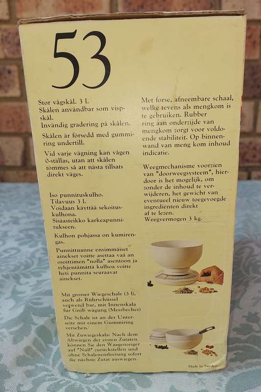A BAKING AND KITCHEN SCALE EKS SWEDEN  SOLD AS IS