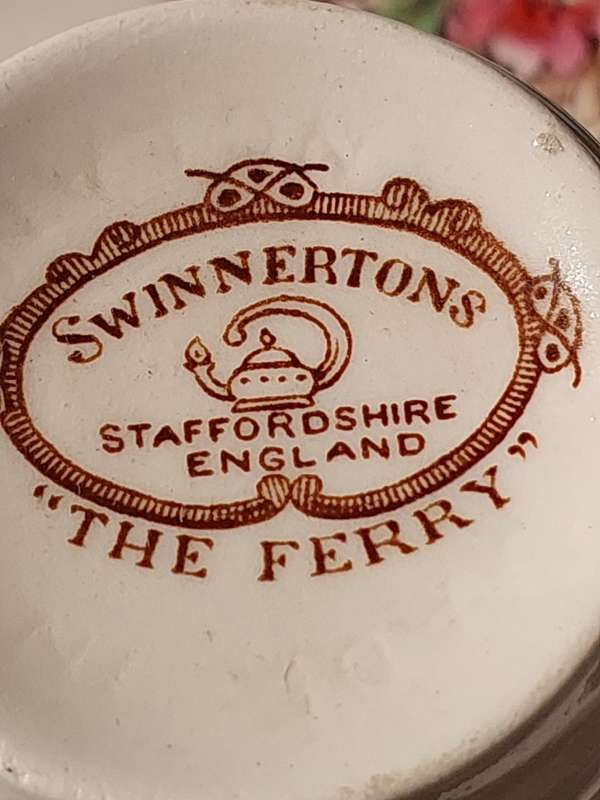 AN ANTIQUE 26-PIECE SWINNERTONS STAFFORDSHIRE MADE-IN-ENGLAND TEA SET