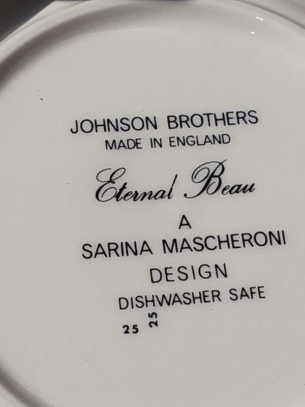 A JOHNSON BROTHERS MADE IN ENGLAND  ETERNAL BEAU A SARINA MASHERONI DESIGN