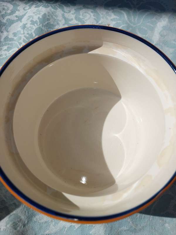 A VINTAGE PORCELAIN CERAMIC SWEAT JAR