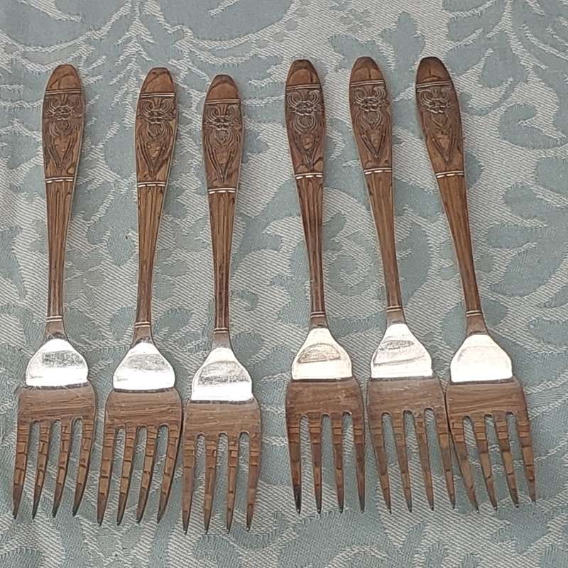 A VINTAGE SET OF SIX FORKS EPNS A1