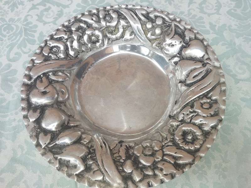 AN ART DECOR ALUMINIM ALOY SERVING TRAY