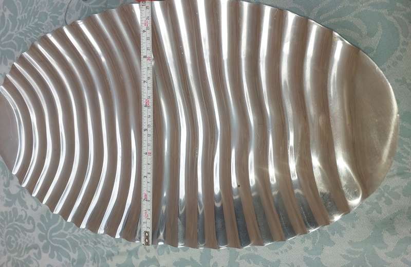 AN ART DECOR ALUMINIUM ALLOY SERVING PLATTER