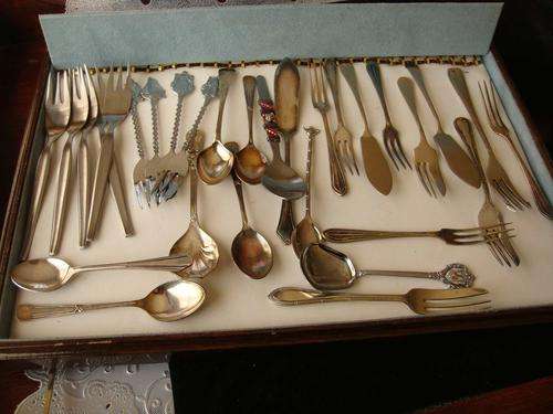 ****JOB LOT OF SILVER PLATED FORKS AND TEASPOONS