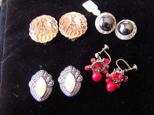 4 PAIRS OF VINTAGE EARRINGS