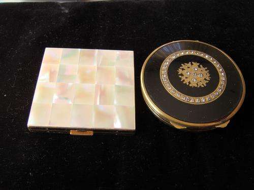 2 VINTAGE POWDER COMPACTS