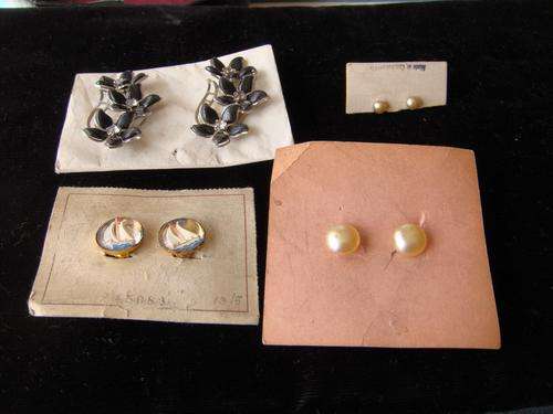 4 PAIRS OF VINTAGE EARRINGS