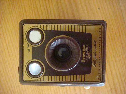 KODAK SIX-20 BROWNIE MODEL F