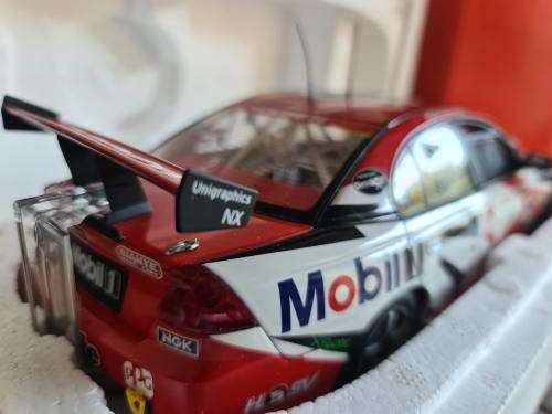 1/18 AUTOART V8 SUPERCARS HOLDEN COMMODORE 2004