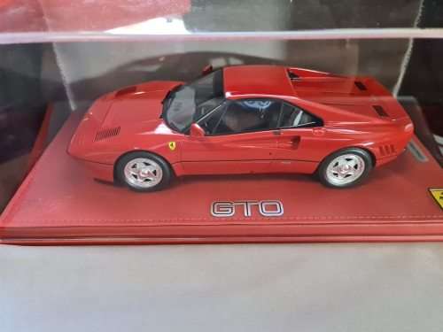 P18112V BBR FERRARI 288 GTO RED 1:18