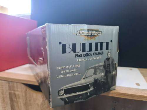 ERTL American Muscle `BULLITT` 1968 Dodge Charger 1/18 Diecast Metal Black model Car
