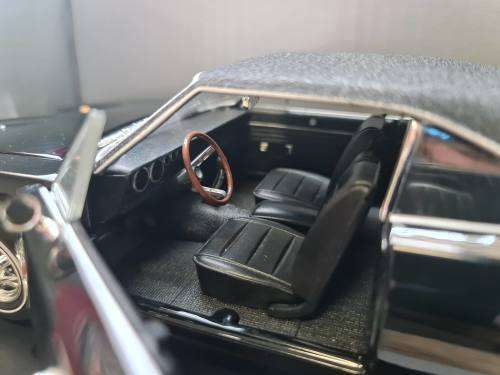 ERTL American Muscle `BULLITT` 1968 Dodge Charger 1/18 Diecast Metal Black model Car