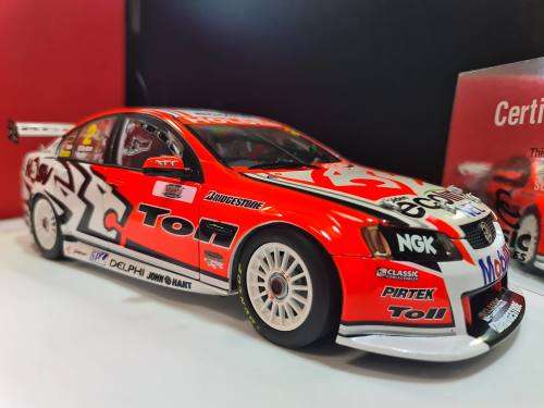 1:18 Holden VE Commodore #2 Garth Tander / Will Davison 2009 Bathurst Winner