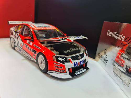 1:18 Holden VE Commodore #2 Garth Tander / Will Davison 2009 Bathurst Winner