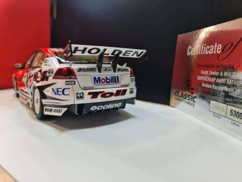 1:18 Holden VE Commodore #2 Garth Tander / Will Davison 2009 Bathurst Winner